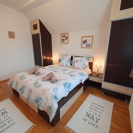 Smiley Apartment Сибиу Экстерьер фото