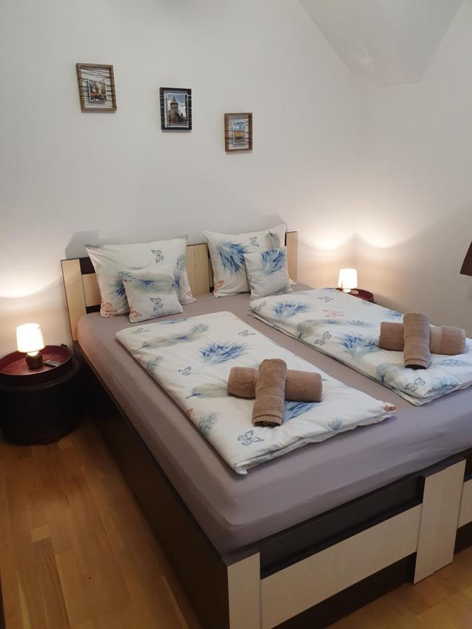 Smiley Apartment Сибиу Экстерьер фото