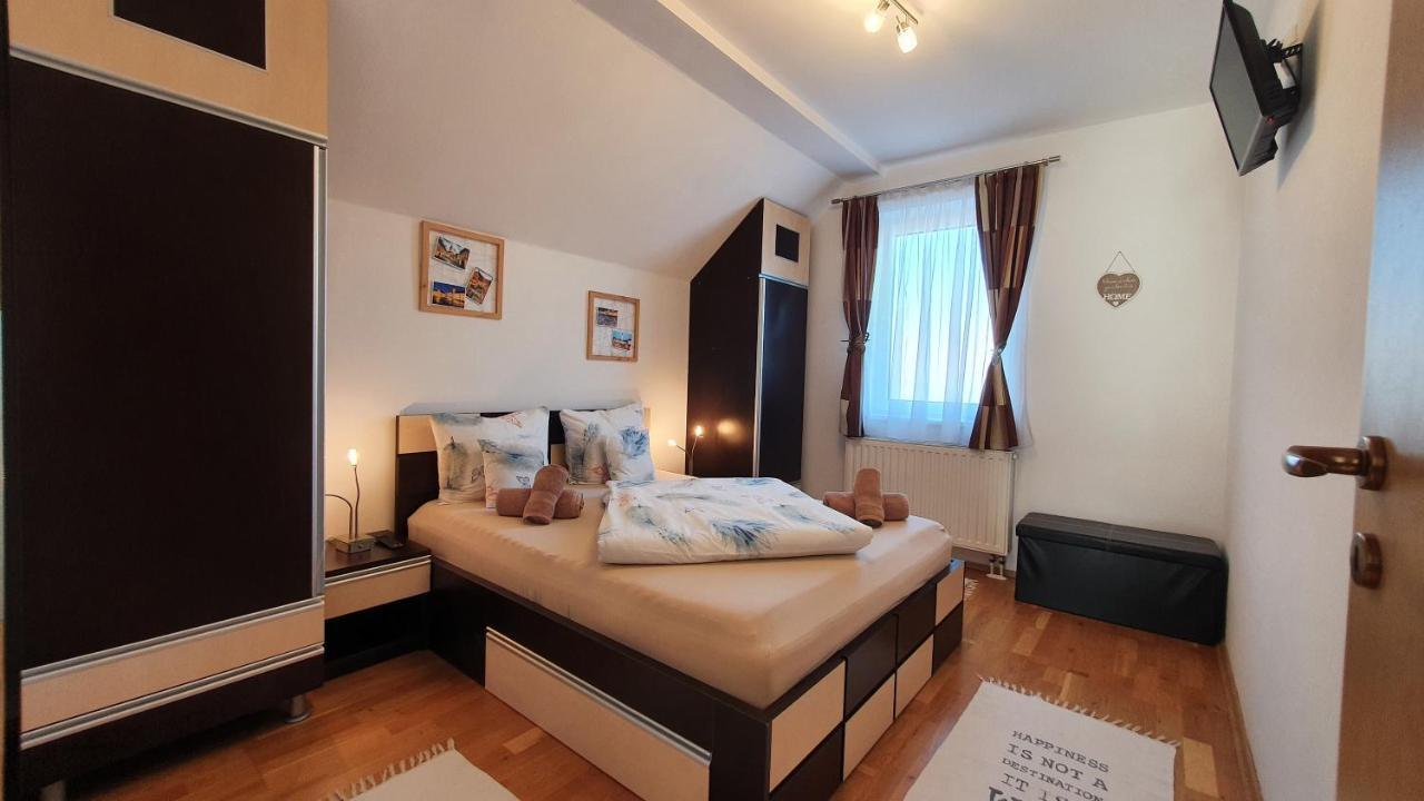 Smiley Apartment Сибиу Экстерьер фото