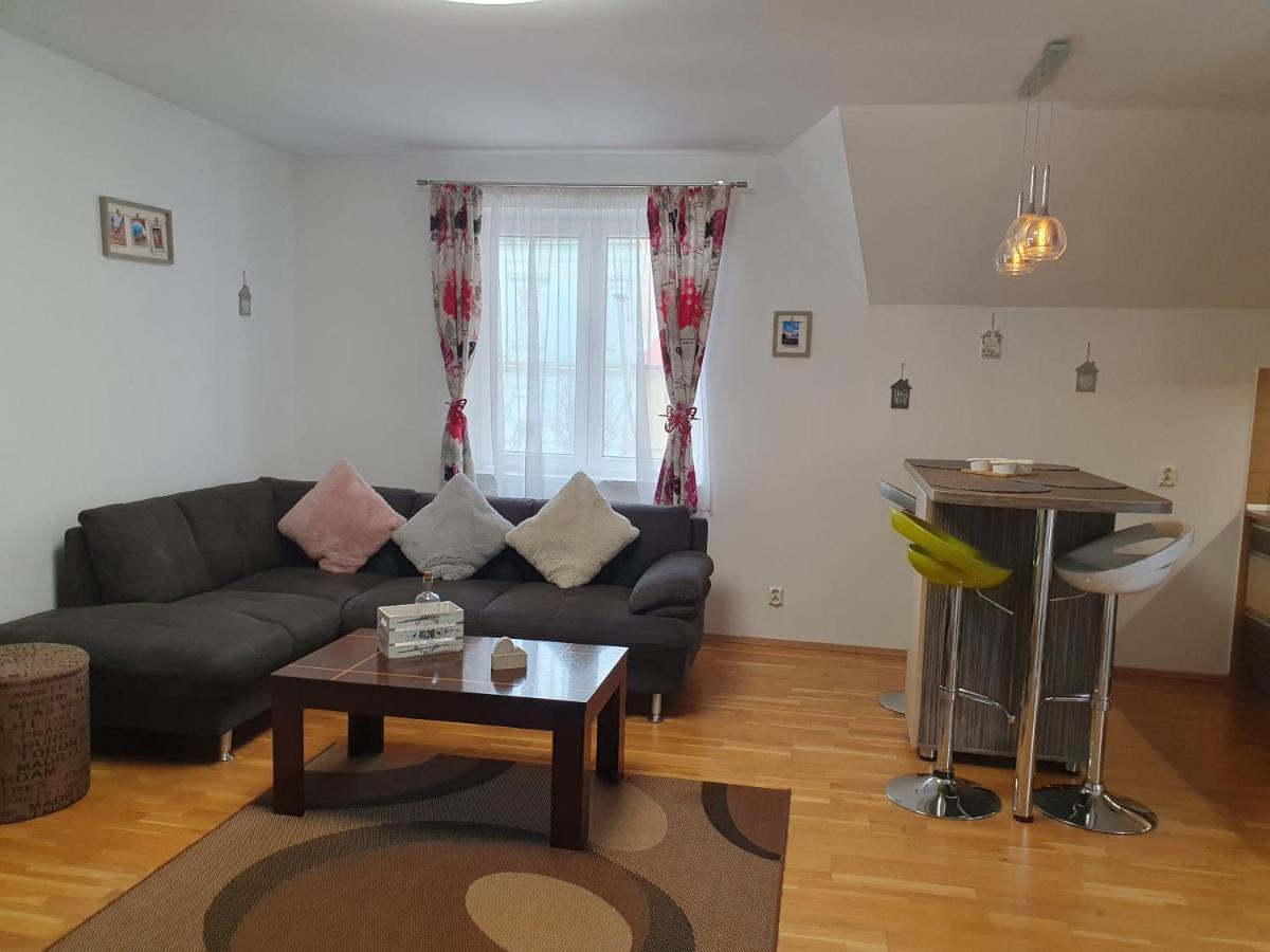 Smiley Apartment Сибиу Экстерьер фото
